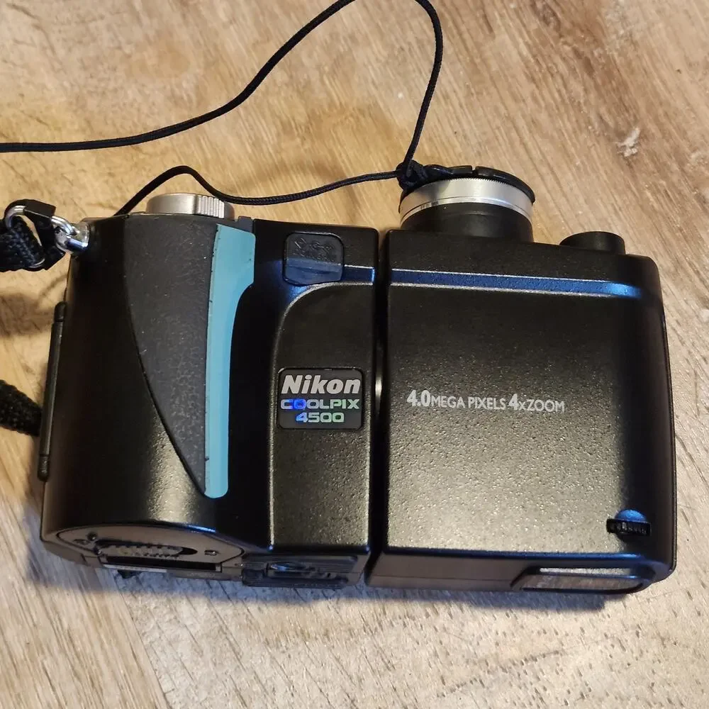 Nikon COOLPIX 4500 Compact Digital Camera 4 Battery Charger Memory Tested Japan